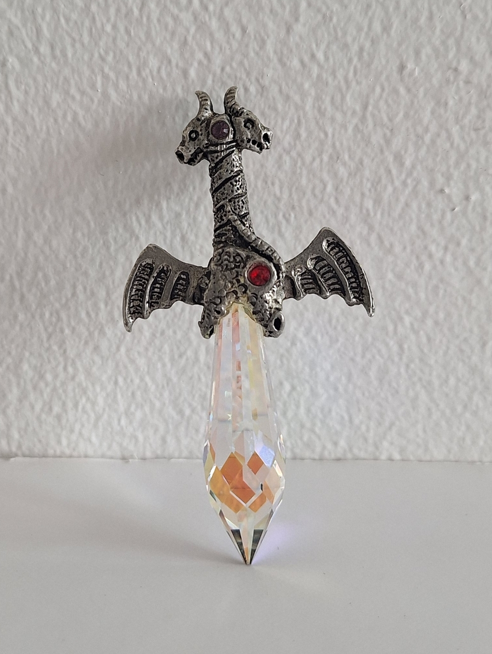 Pendant three-headed dragon, crafted from pewter and Crystal